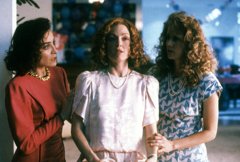 Todd Haynes, Safe, 1995. From left: Ronnie Farer, Julianne Moore, Susan Normal. Credit: Columbia TriStar / Photofest, ©Columbia TriStar.